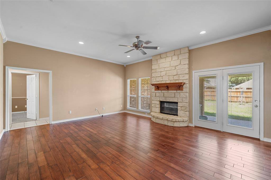 1204 Darbyton Drive, Hewitt, TX 76643