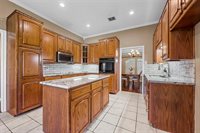 1204 Darbyton Drive, Hewitt, TX 76643