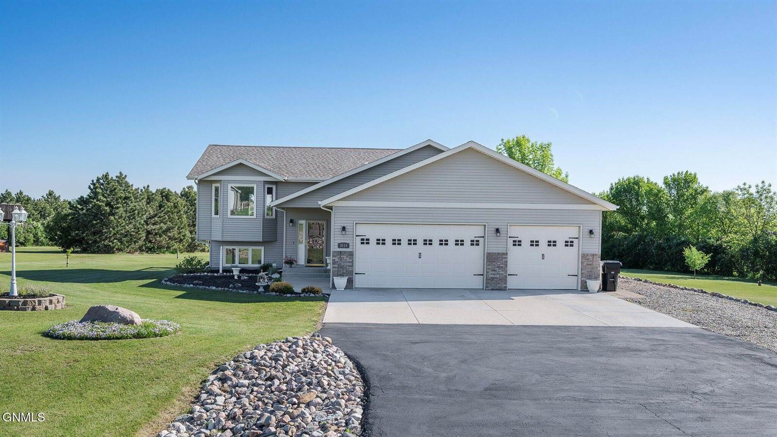 3616 Southridge Lane, Bismarck, ND 58504