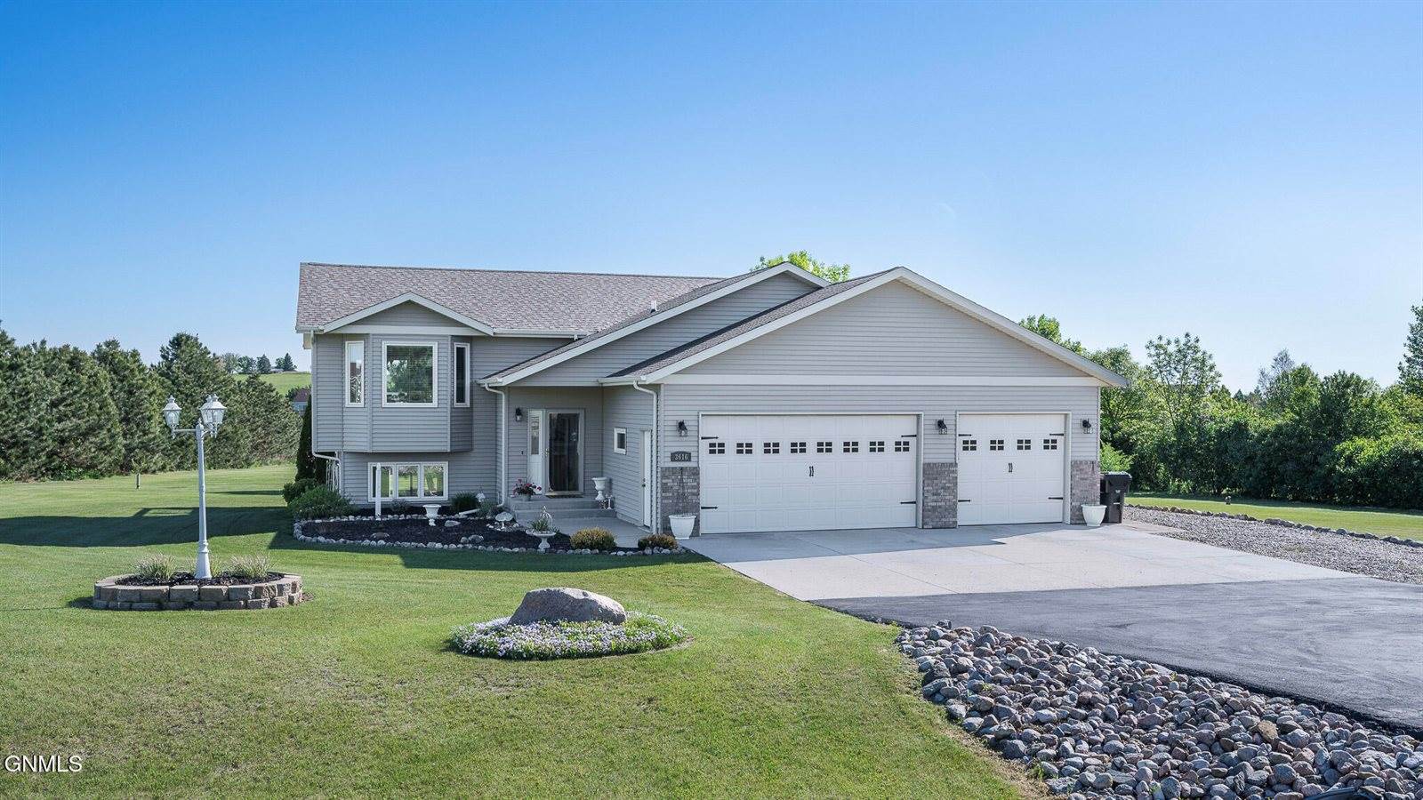3616 Southridge Lane, Bismarck, ND 58504