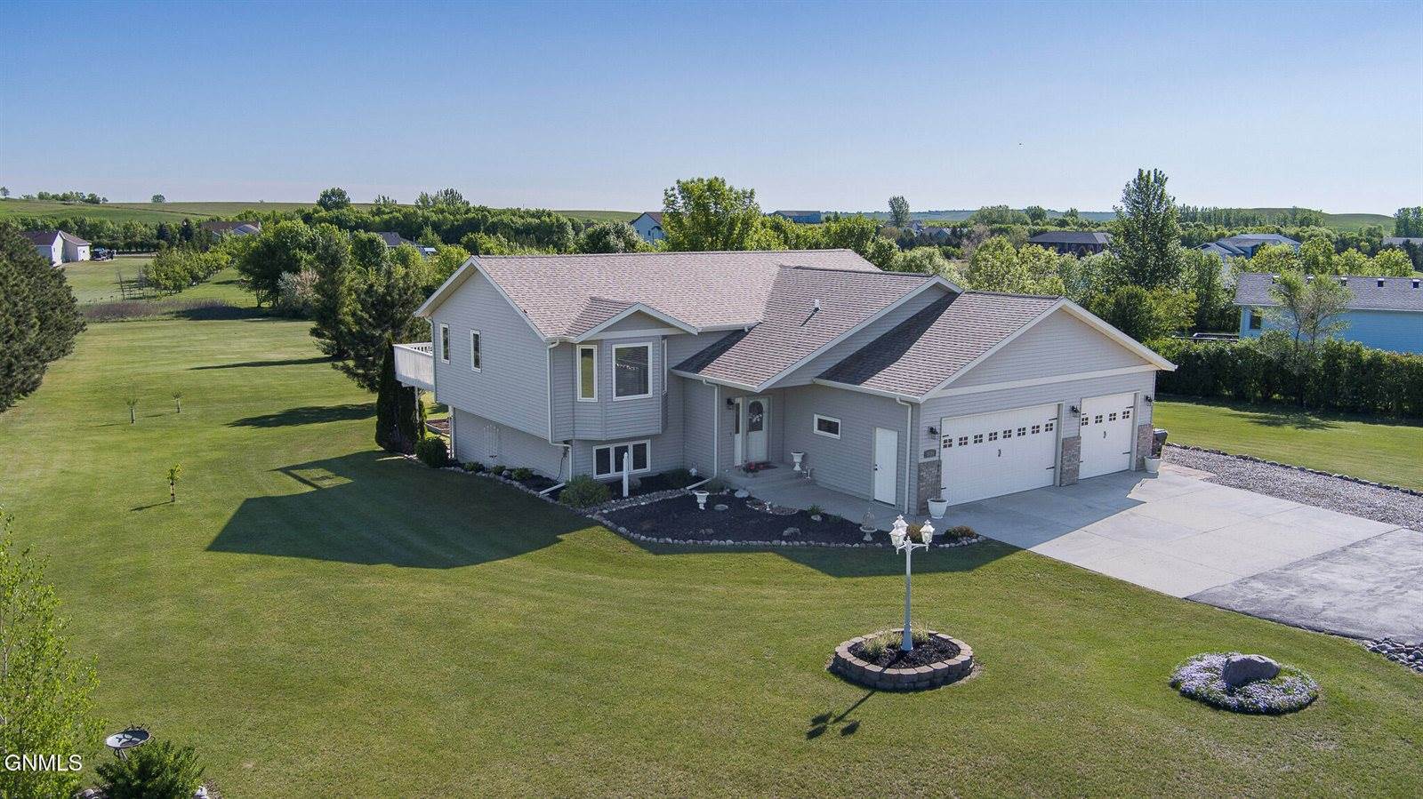 3616 Southridge Lane, Bismarck, ND 58504