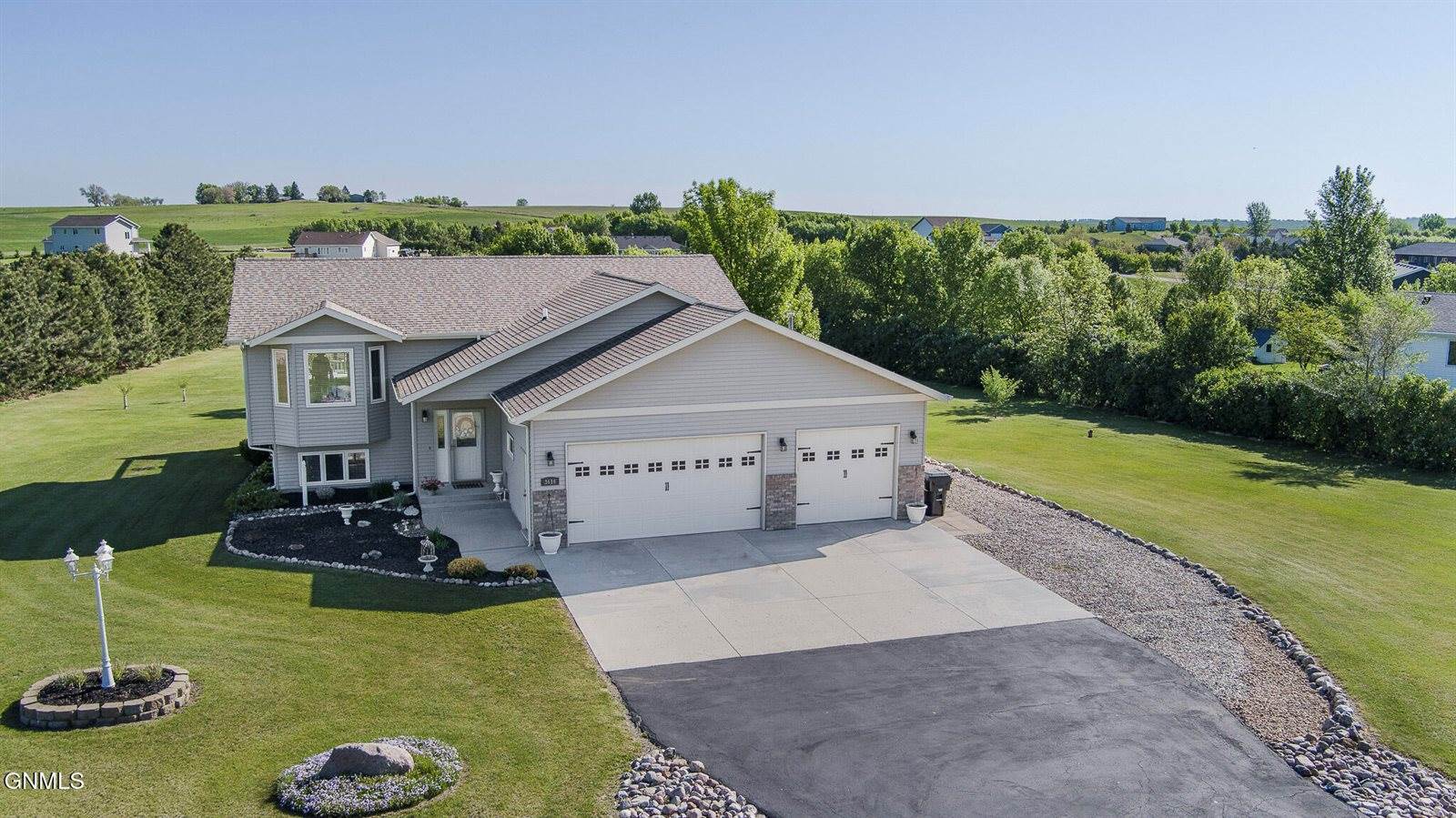 3616 Southridge Lane, Bismarck, ND 58504
