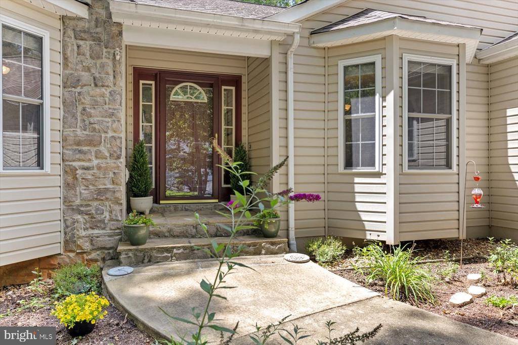 814 Eastover Pkwy, Locust Grove, VA 22508