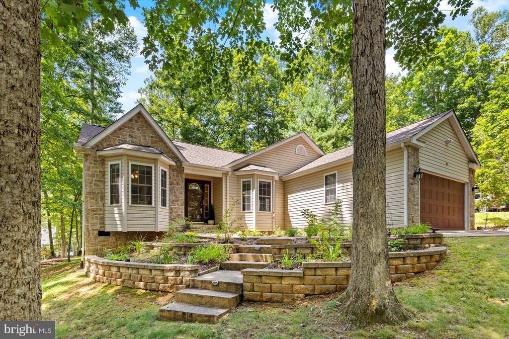 814 Eastover Pkwy, Locust Grove, VA 22508