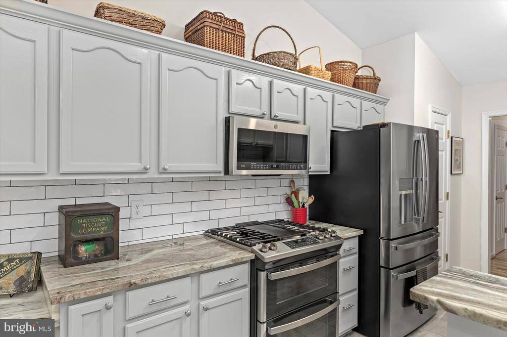 814 Eastover Pkwy, Locust Grove, VA 22508