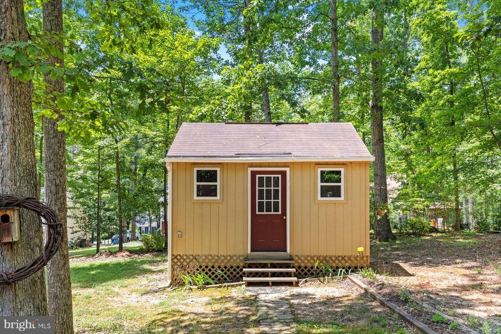 814 Eastover Pkwy, Locust Grove, VA 22508