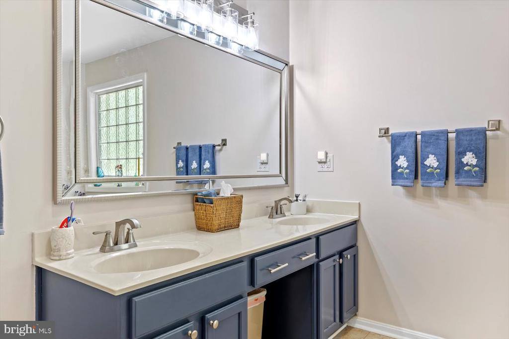 814 Eastover Pkwy, Locust Grove, VA 22508