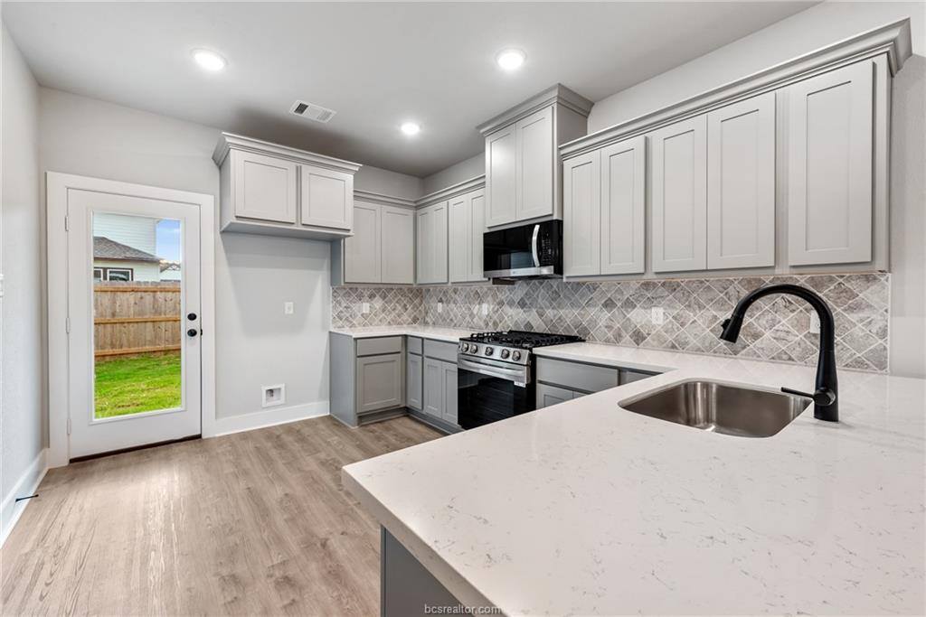 909 Fork Court, College Station, TX 77845