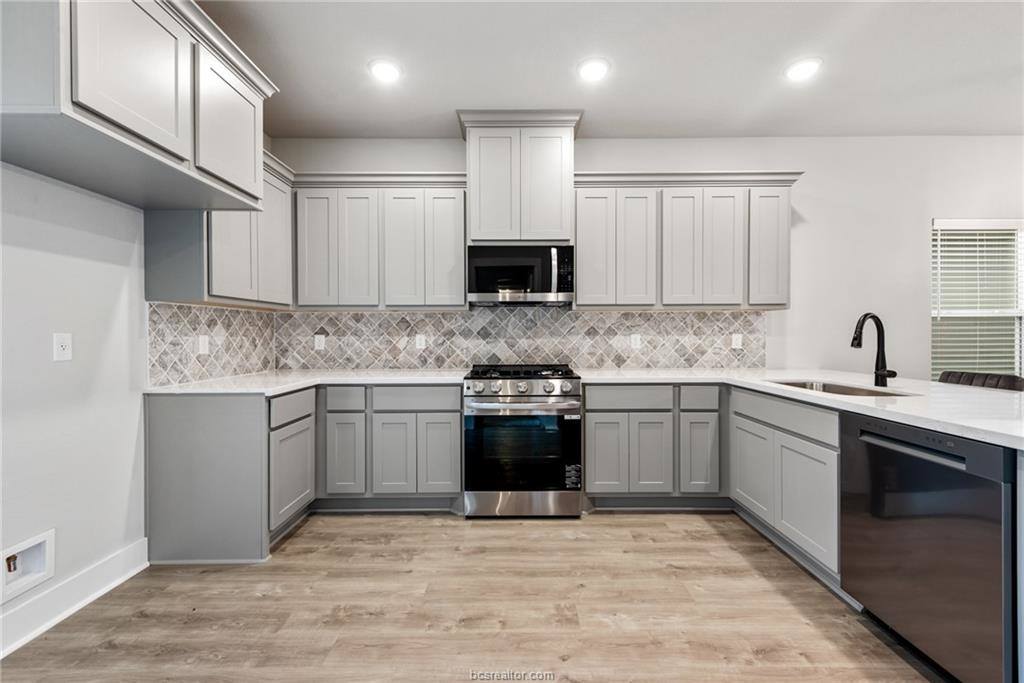 909 Fork Court, College Station, TX 77845