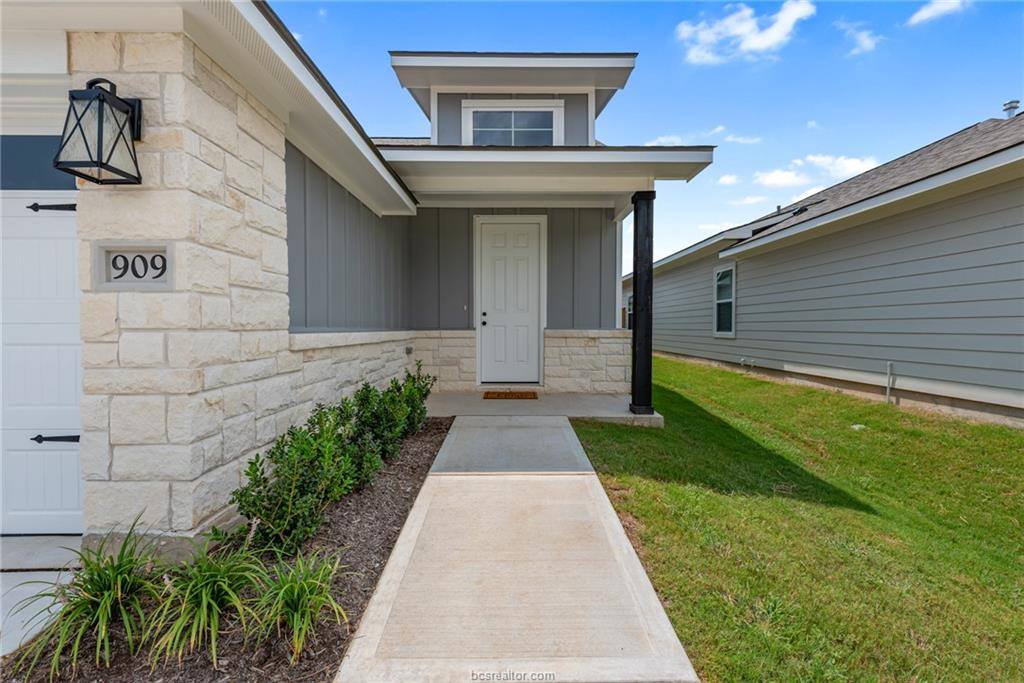 909 Fork Court, College Station, TX 77845