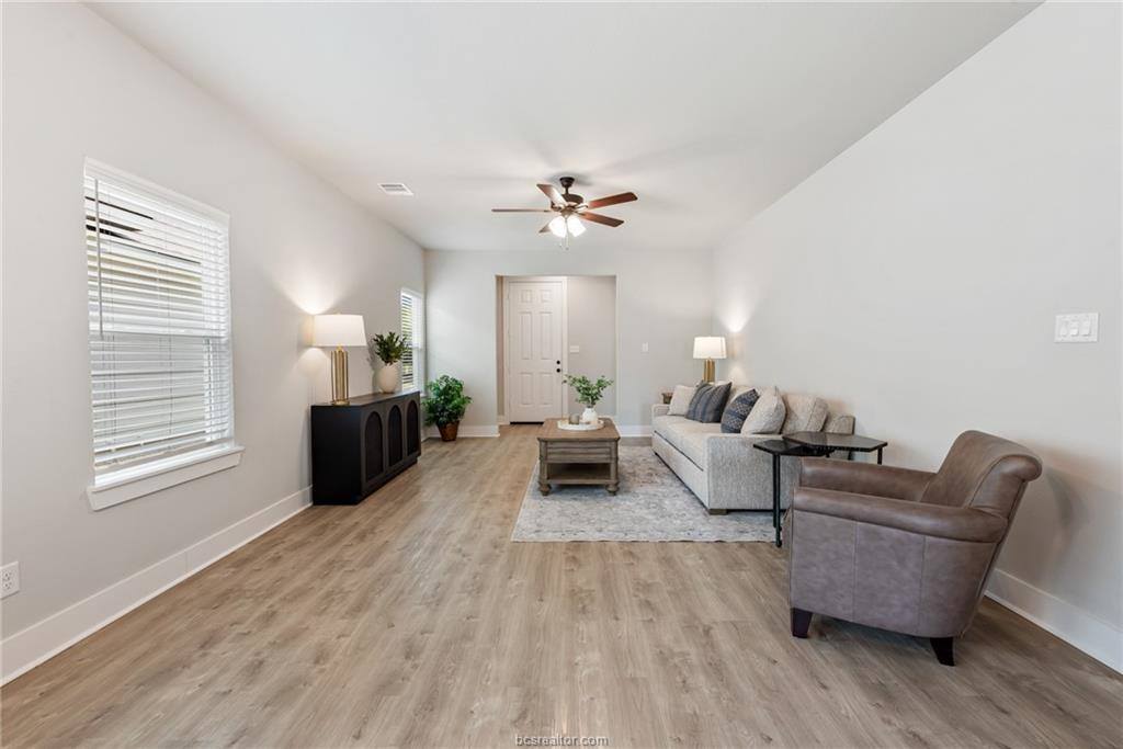 909 Fork Court, College Station, TX 77845