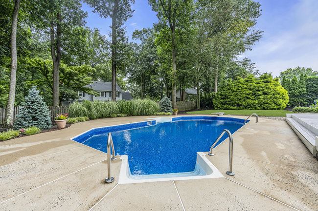 381 Buchanan Blvd, Red Bank, NJ 07701