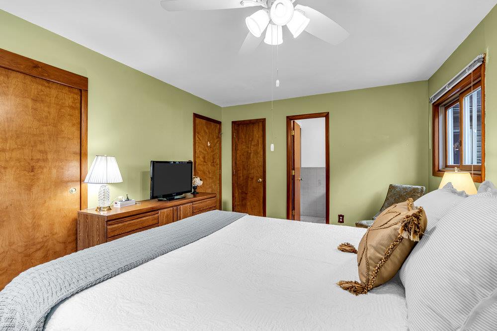 53 Edison Ave, Tinton Falls, NJ 07724