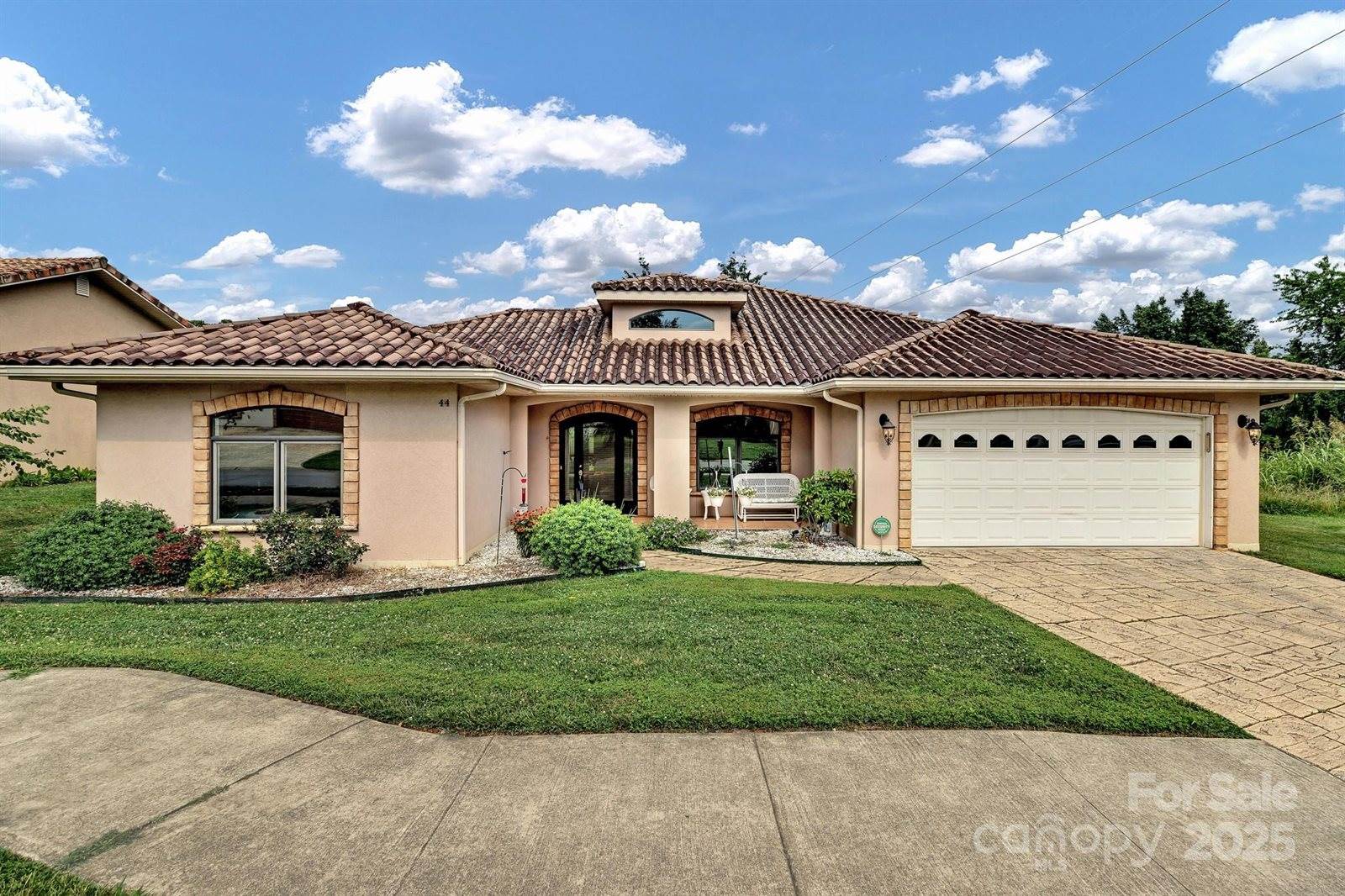 44 Pacifico Drive, Asheville, NC 28806