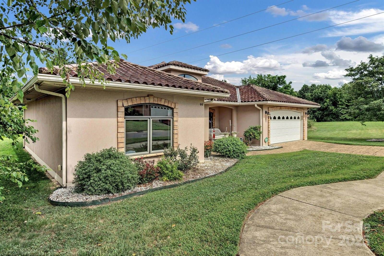 44 Pacifico Drive, Asheville, NC 28806