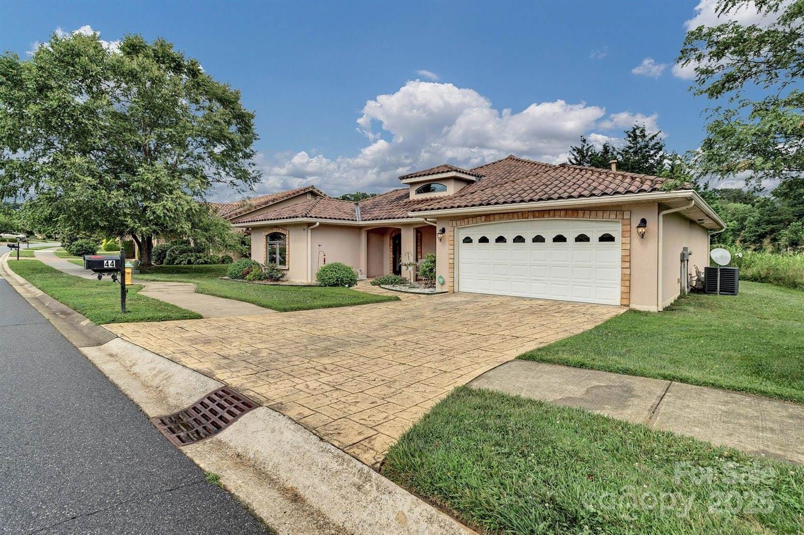 44 Pacifico Drive, Asheville, NC 28806