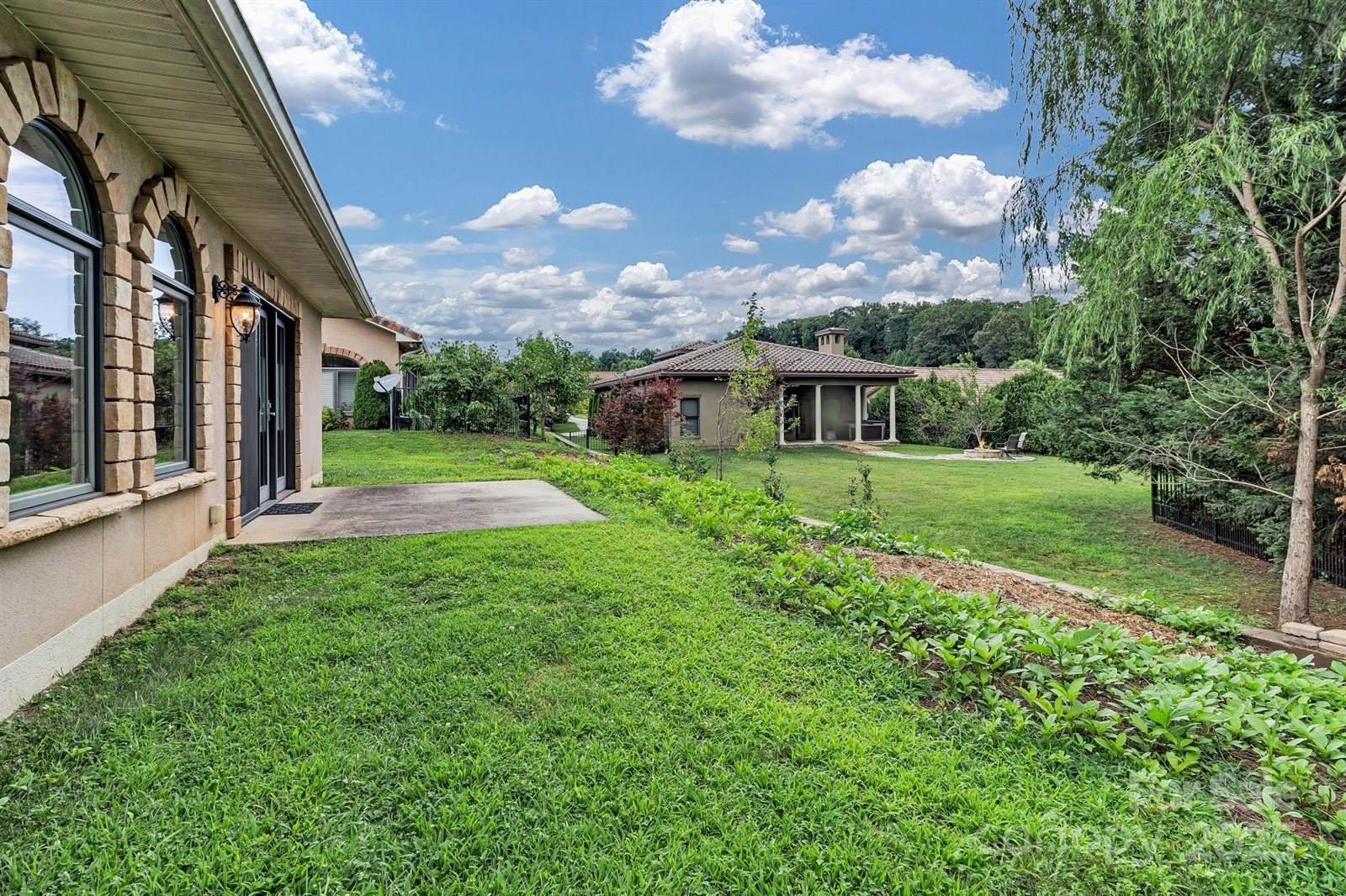 44 Pacifico Drive, Asheville, NC 28806