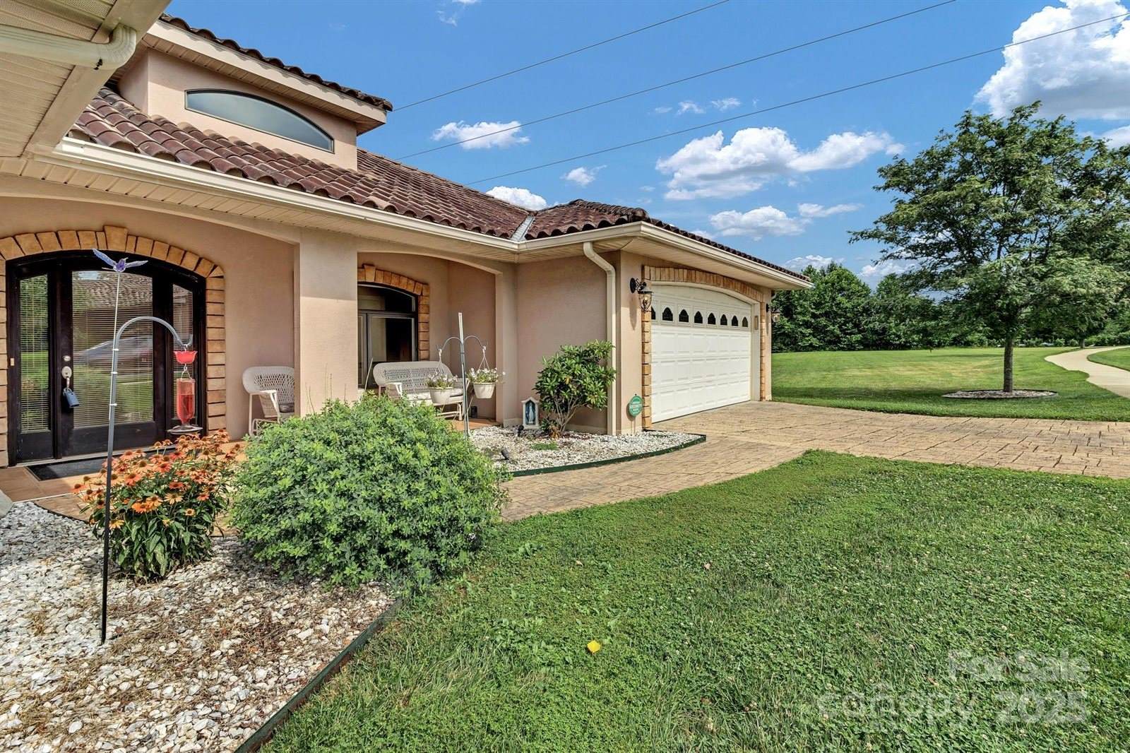 44 Pacifico Drive, Asheville, NC 28806