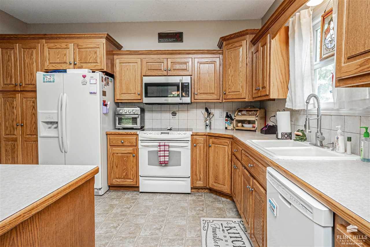 3033 Irene Circle, Manhattan, KS 66502