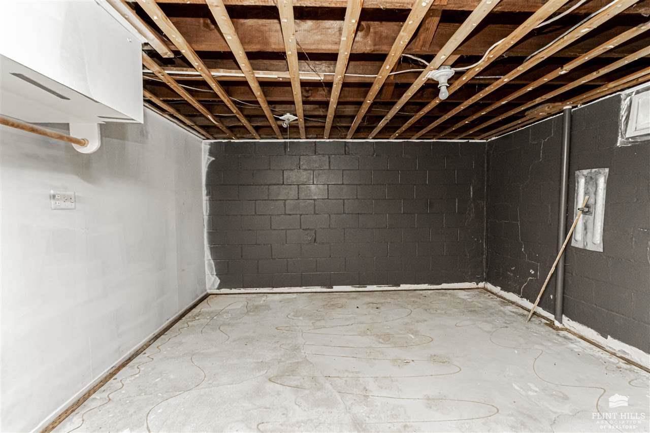 317 NE 9th Street, Abilene, KS 67410