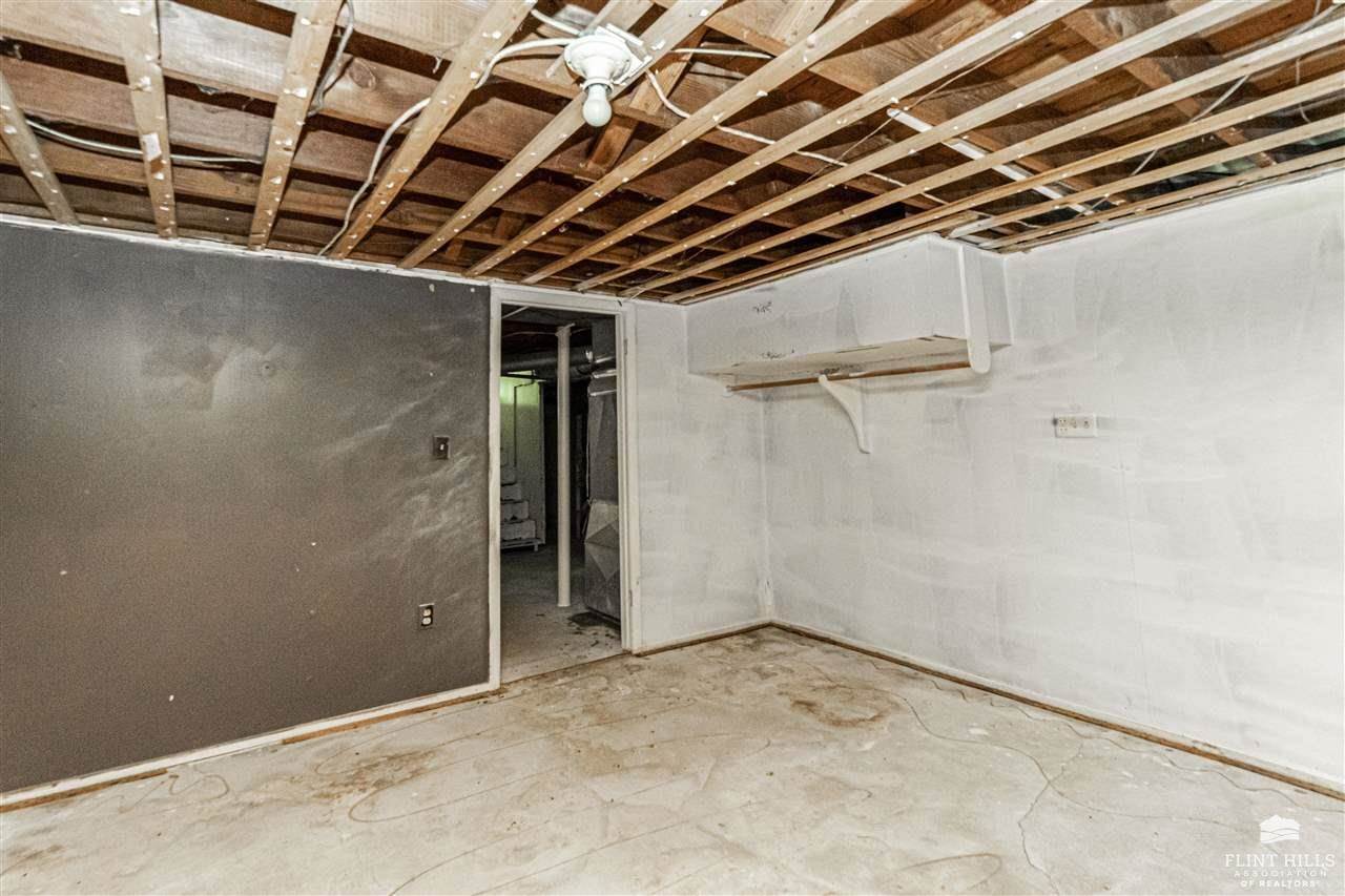 317 NE 9th Street, Abilene, KS 67410