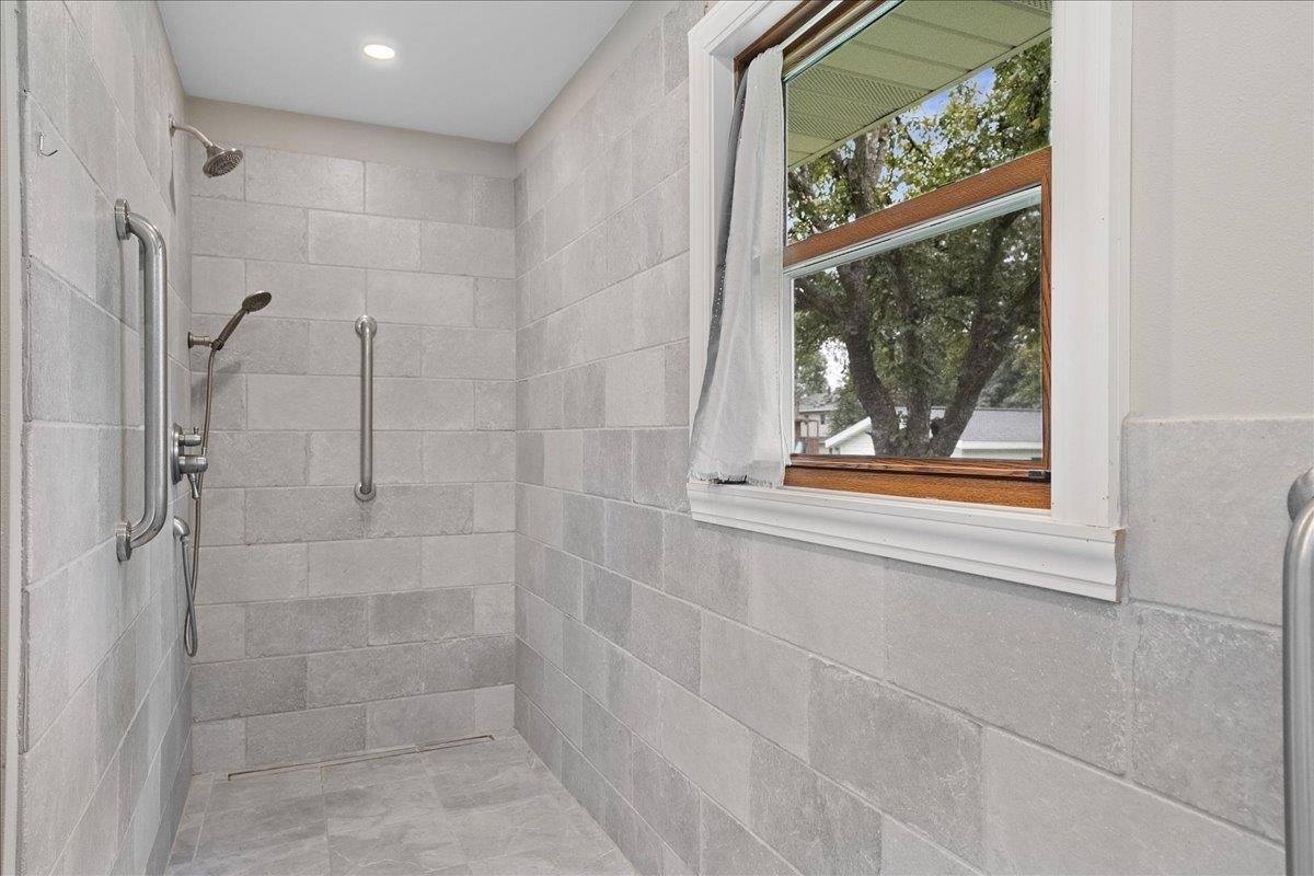 1111 W Blodgett Street, Marshfield, WI 54449