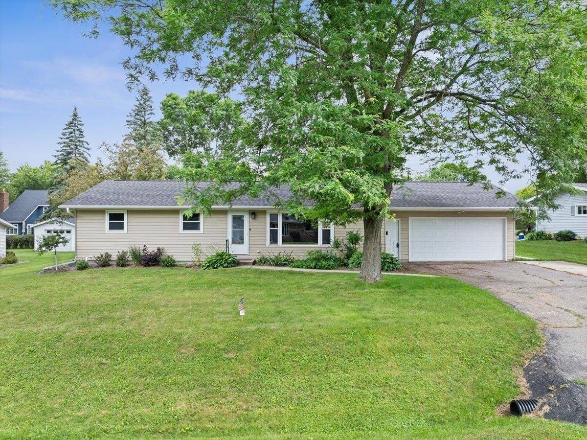 1111 W Blodgett Street, Marshfield, WI 54449