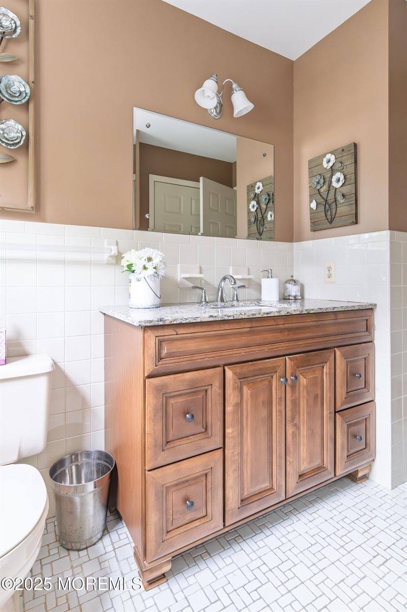 5 Bennington Drive, Toms River, NJ 08757