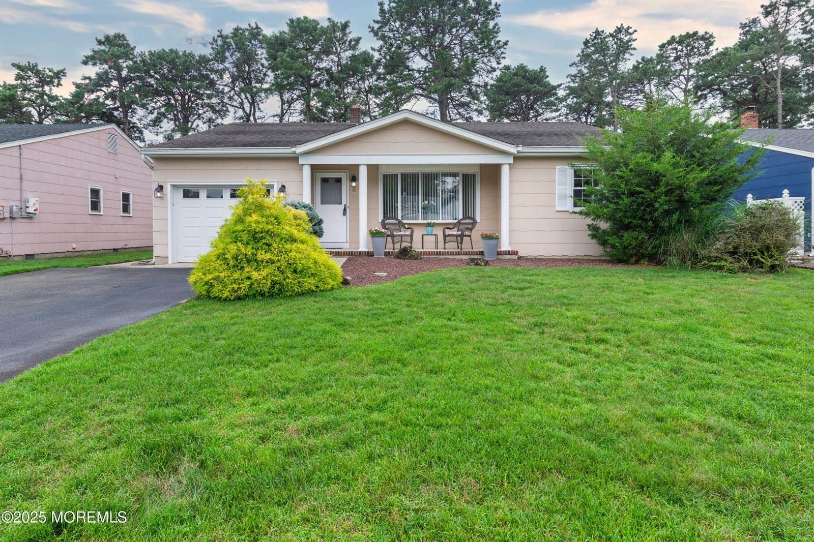 5 Bennington Drive, Toms River, NJ 08757