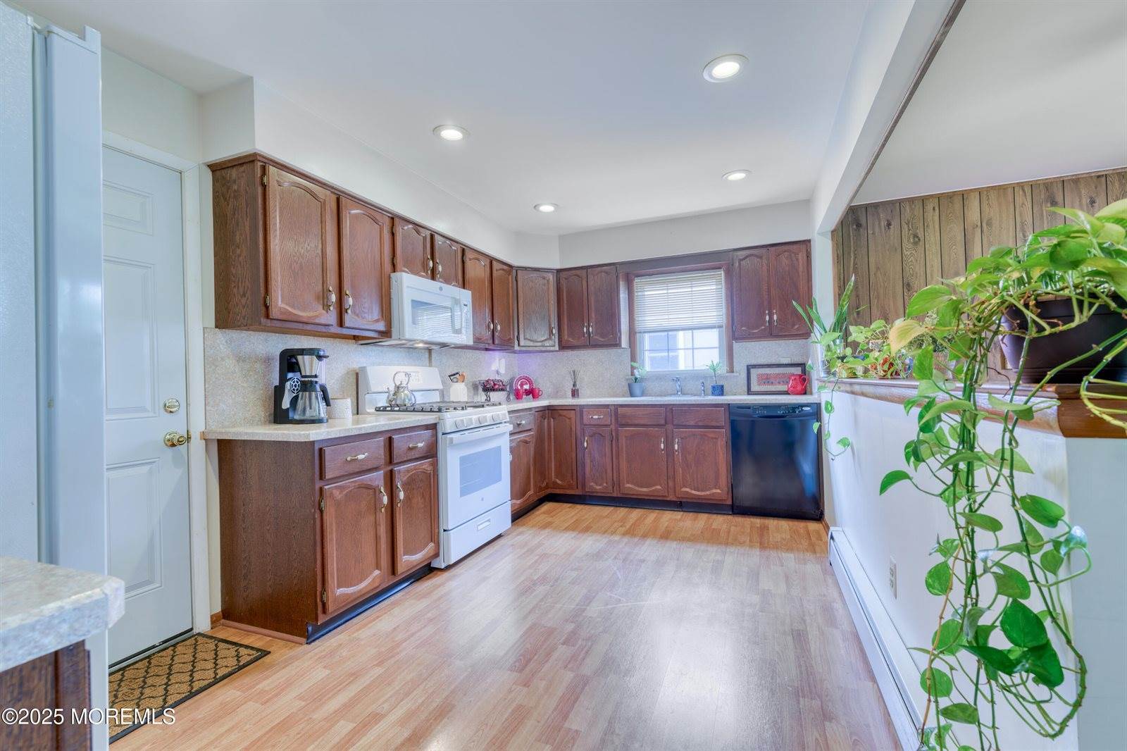 5 Bennington Drive, Toms River, NJ 08757