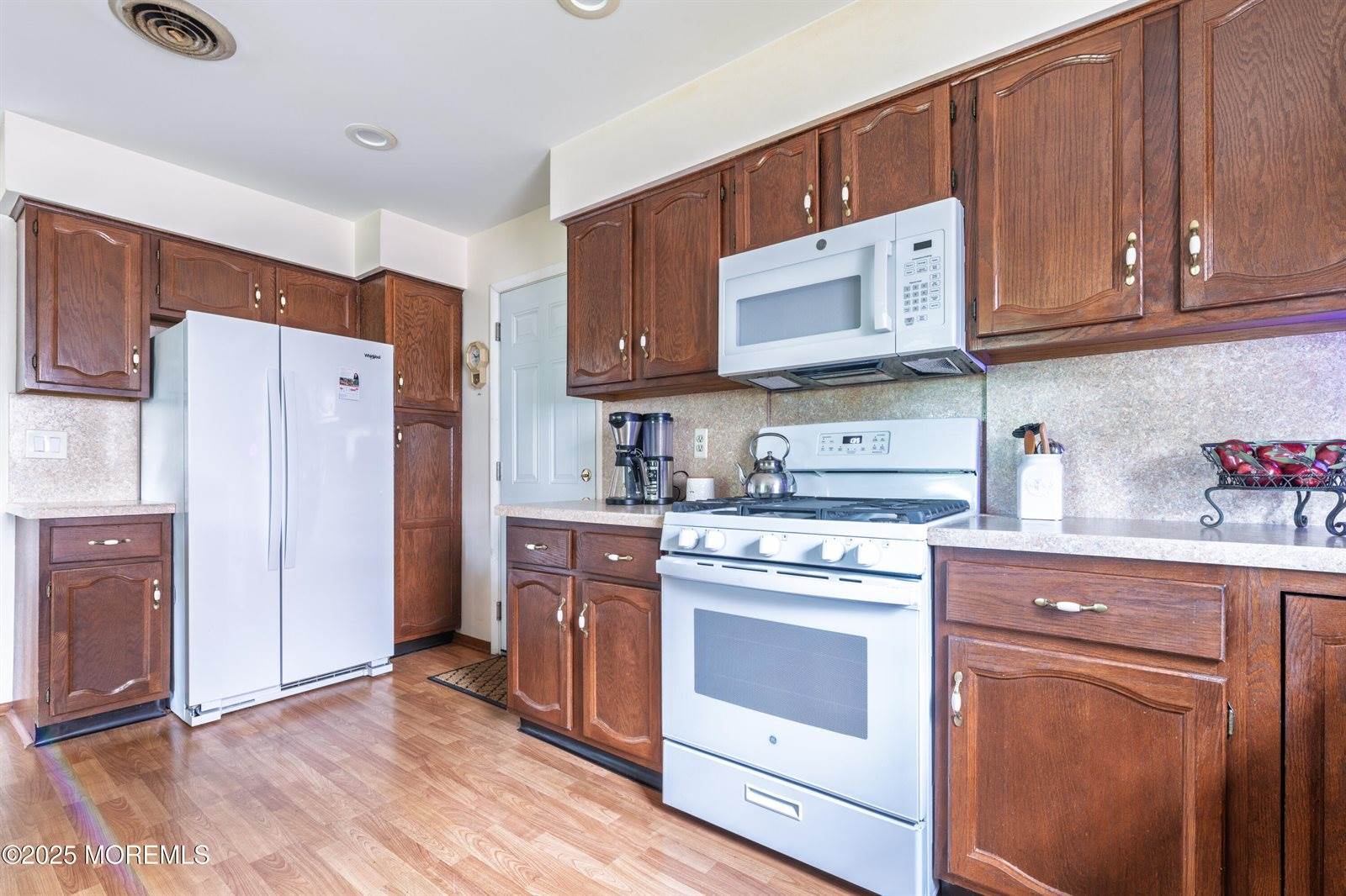 5 Bennington Drive, Toms River, NJ 08757