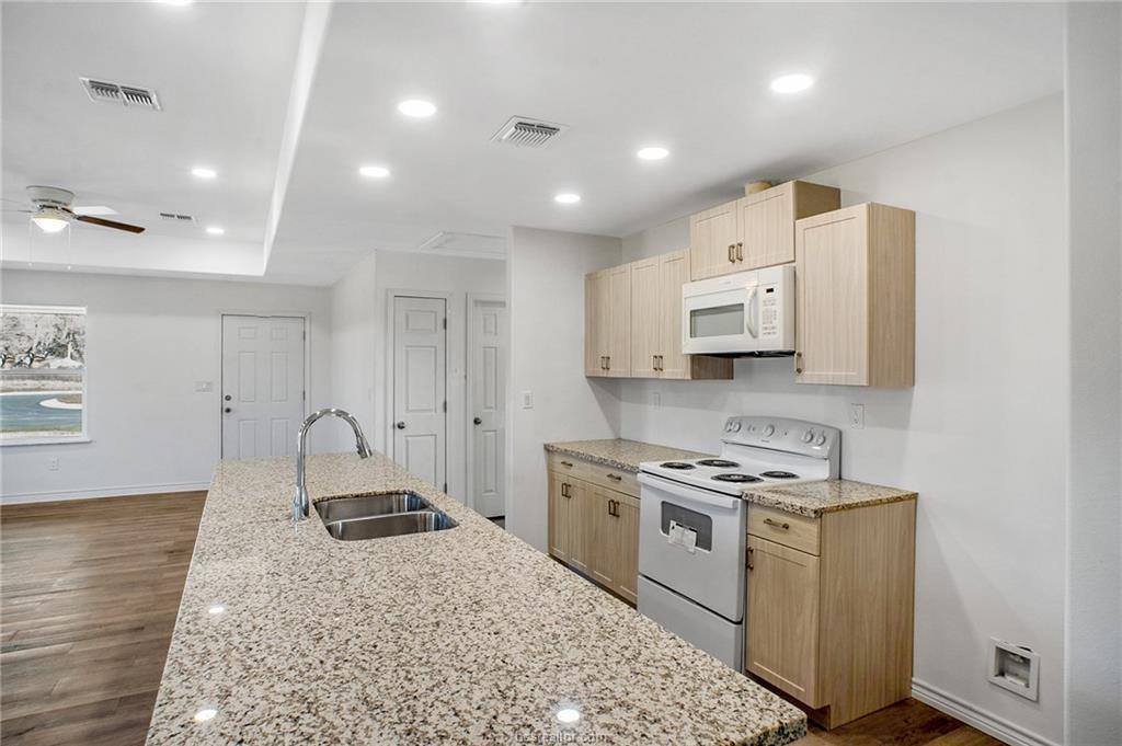 1707 Pine Street, Hearne, TX 77859