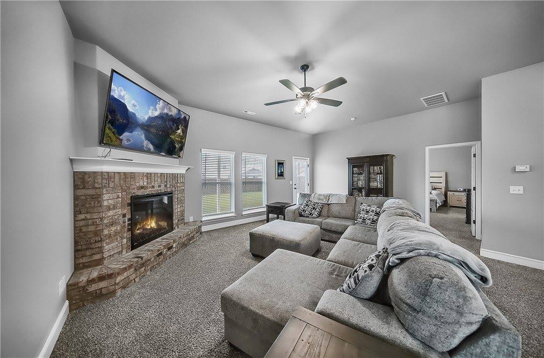 1060 Pink Lady Place, Bentonville, AR 72712