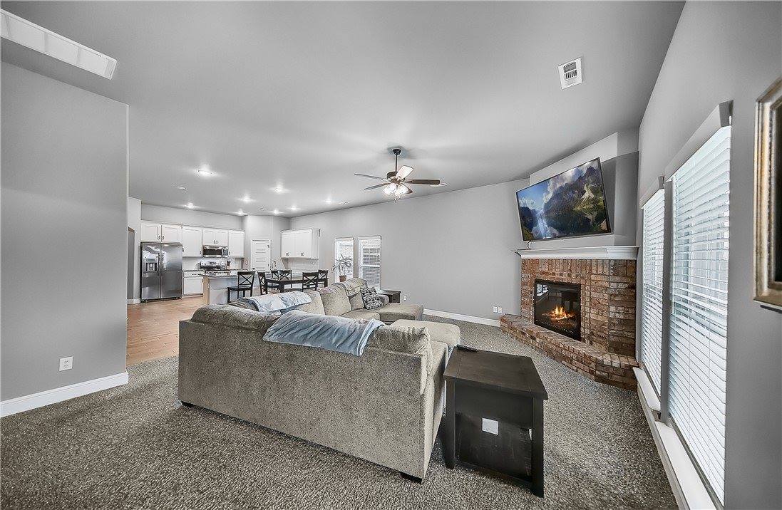 1060 Pink Lady Place, Bentonville, AR 72712