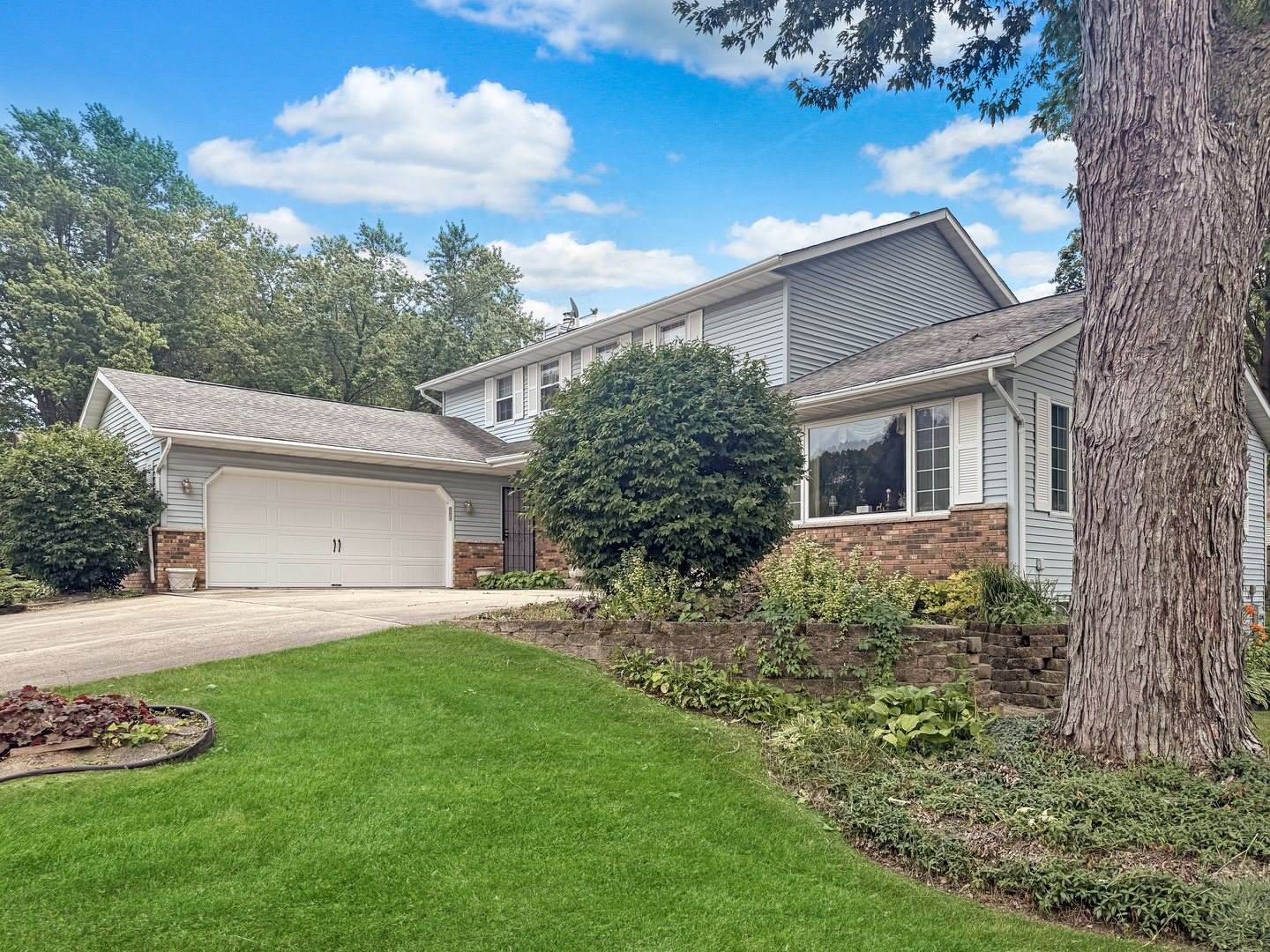 1607 Parkside Court, Freeport, IL 61032