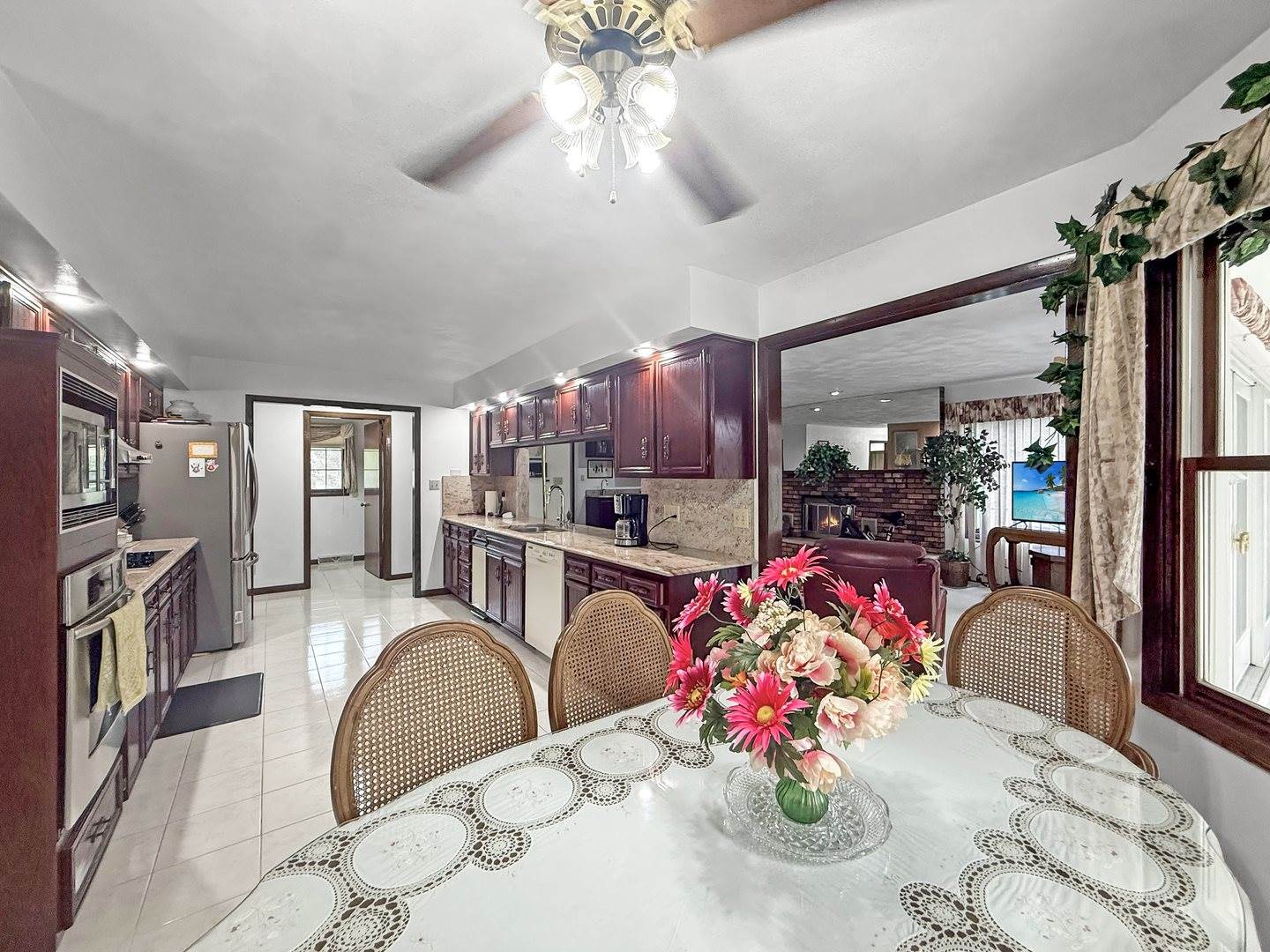 1607 Parkside Court, Freeport, IL 61032