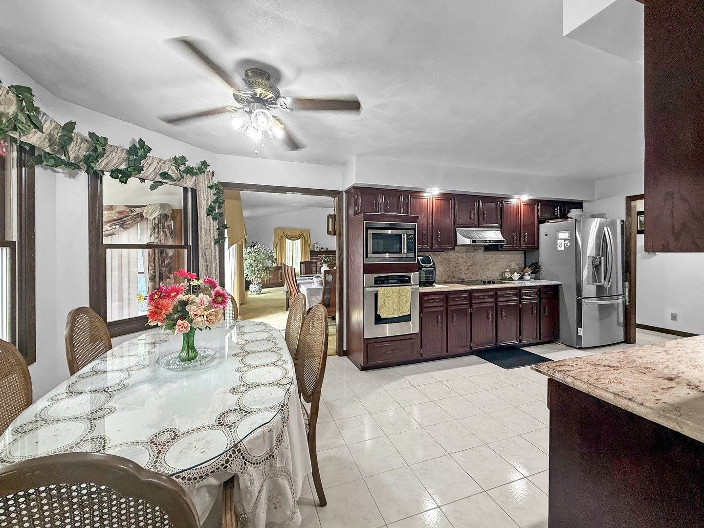 1607 Parkside Court, Freeport, IL 61032