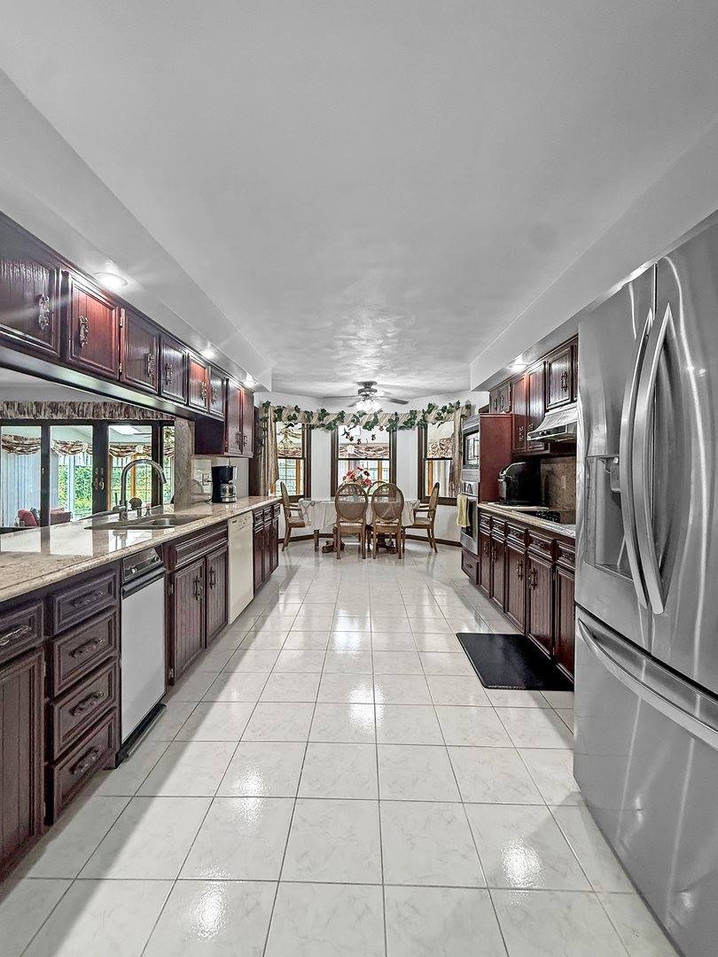 1607 Parkside Court, Freeport, IL 61032