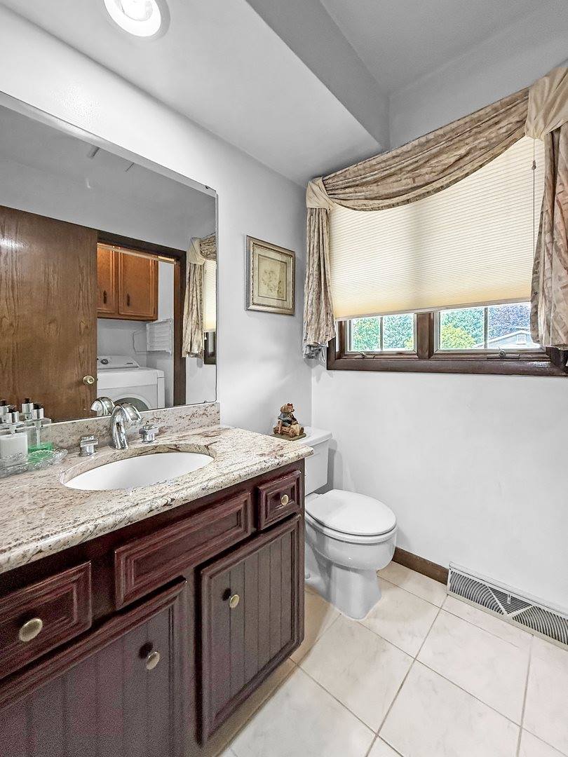 1607 Parkside Court, Freeport, IL 61032