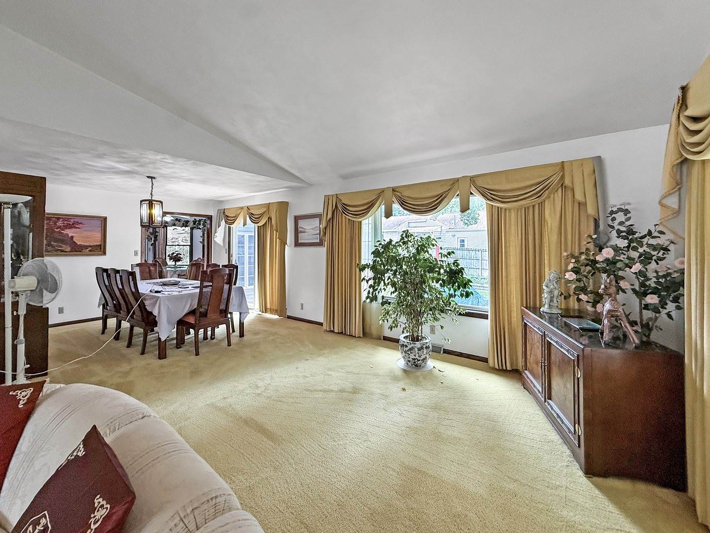 1607 Parkside Court, Freeport, IL 61032