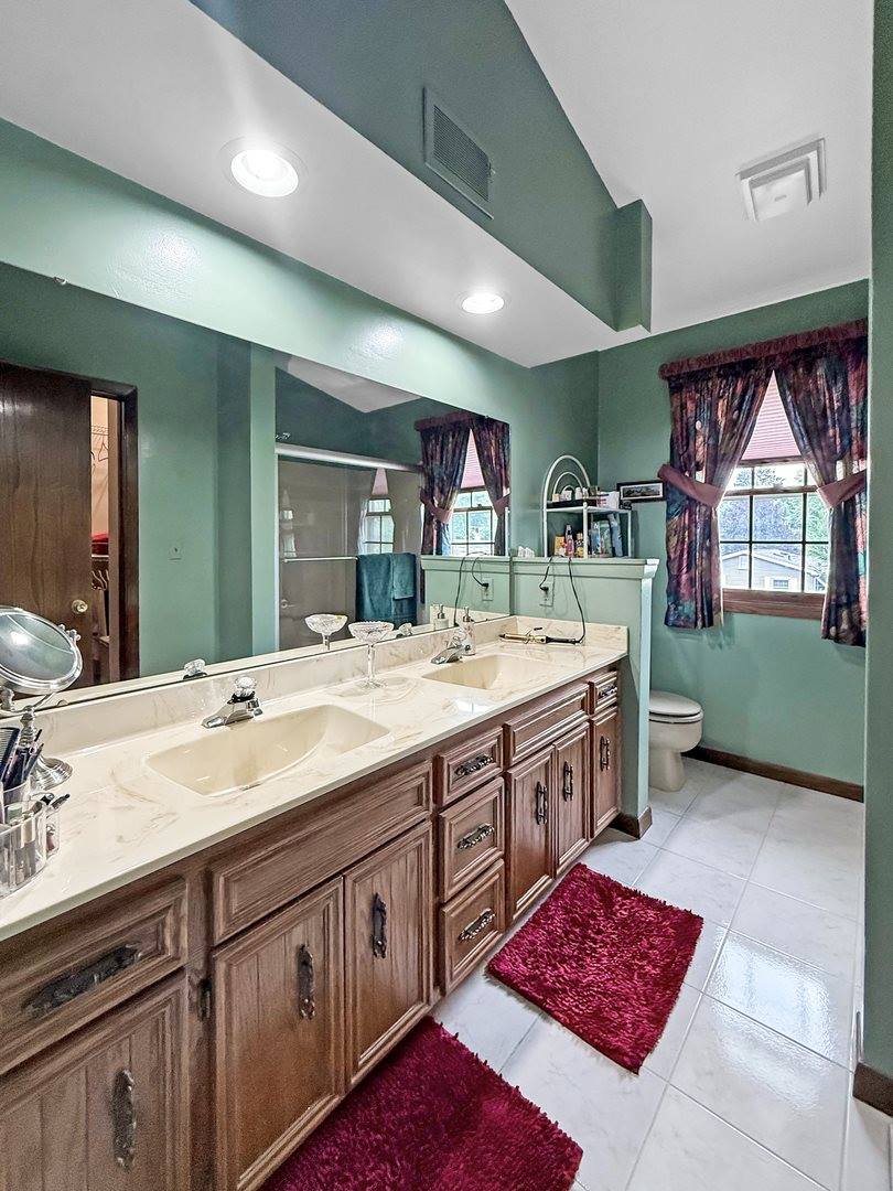 1607 Parkside Court, Freeport, IL 61032