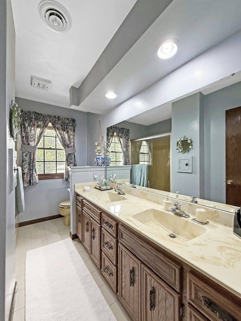 1607 Parkside Court, Freeport, IL 61032