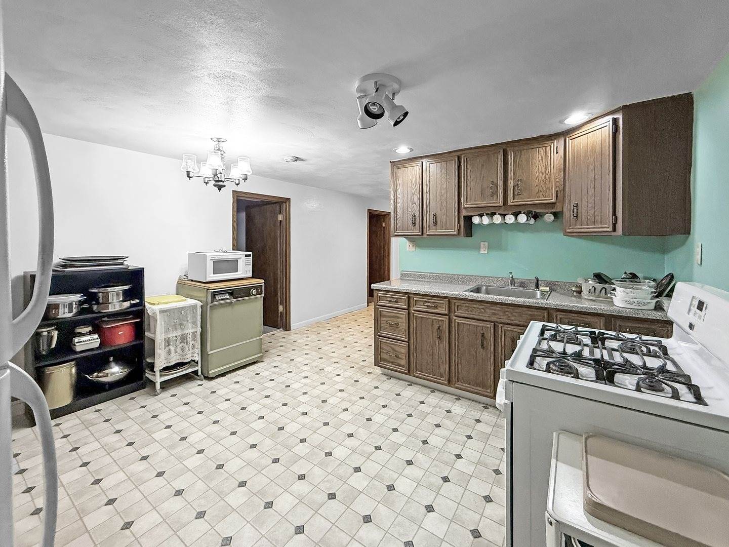 1607 Parkside Court, Freeport, IL 61032