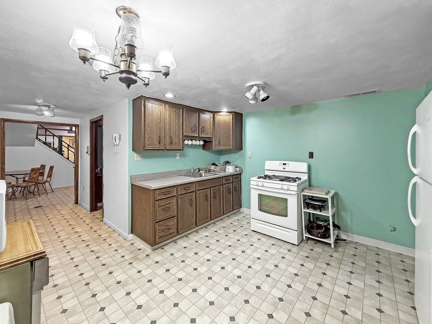 1607 Parkside Court, Freeport, IL 61032