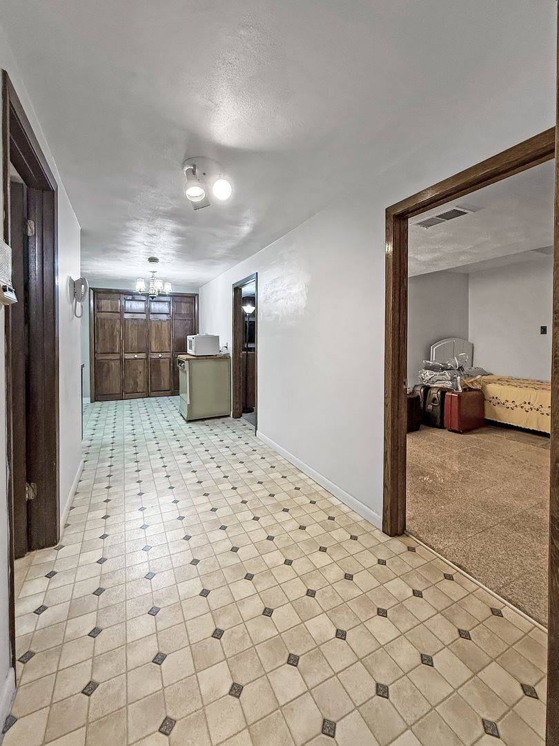 1607 Parkside Court, Freeport, IL 61032