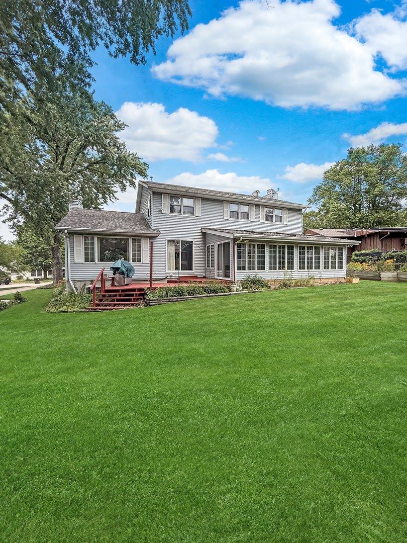 1607 Parkside Court, Freeport, IL 61032