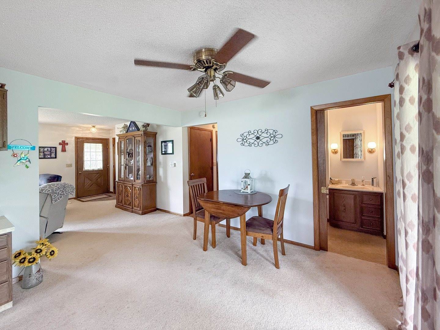 610 South 2nd Avenue, Forreston, IL 61030