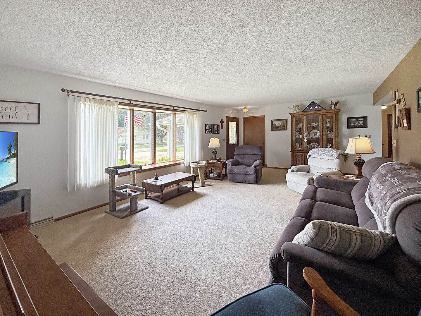 610 South 2nd Avenue, Forreston, IL 61030