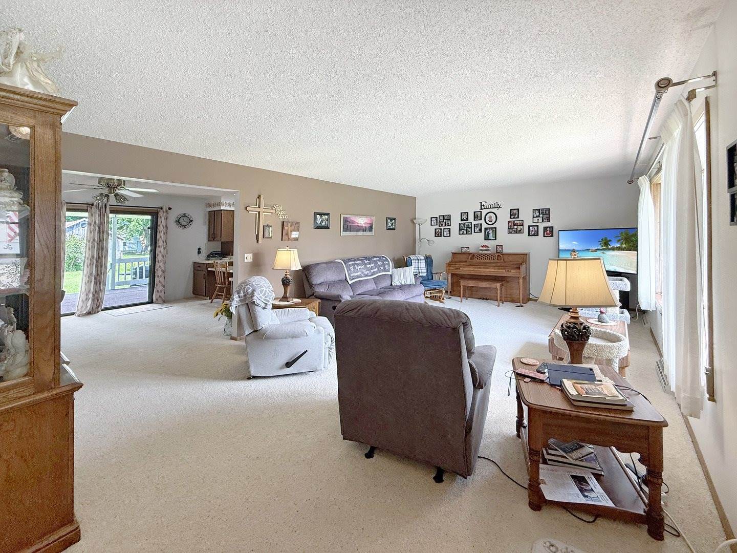 610 South 2nd Avenue, Forreston, IL 61030