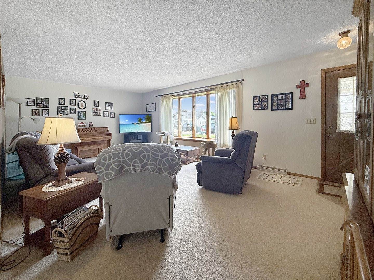 610 South 2nd Avenue, Forreston, IL 61030